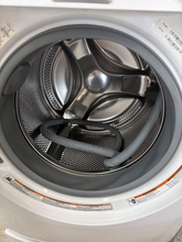 Load image into Gallery viewer, (T08918) Maytag Front Load Washer and Gas Dryer with pedistals Set - 8918
