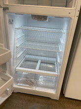 Load image into Gallery viewer, Hotpoint Refrigerator - 5143
