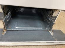Load image into Gallery viewer, GE Gas Stove - 6143
