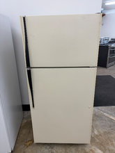 Load image into Gallery viewer, (T08663) Hotpoint Refrigerator - 8663
