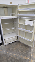 Load image into Gallery viewer, (T08574) Kenmore Refrigerator - 8574
