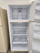 Load image into Gallery viewer, (T08941) GE Refrigerator - 8941
