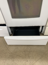 Load image into Gallery viewer, Kenmore Electric Stove - 5924
