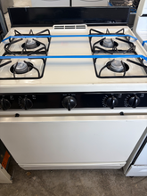 Load image into Gallery viewer, (T08623) Hotpoint Gas Stove - 8623
