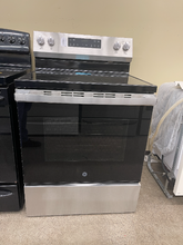 Load image into Gallery viewer, GE - Stainless Electric Stove - 5948

