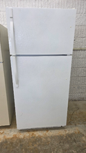 Load image into Gallery viewer, (T08806) Kenmore Refrigerator - 8806
