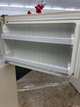 Load image into Gallery viewer, (T08663) Hotpoint Refrigerator - 8663
