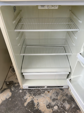 Load image into Gallery viewer, (T08739) Hotpoint Refrigerator - 8739
