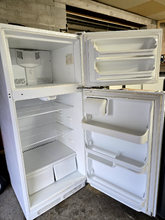 Load image into Gallery viewer, (T08636) Frigidaire Refrigerator - 8636
