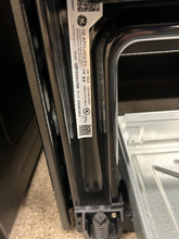 Load image into Gallery viewer, GE Stainless Black Electric Stove - 6877
