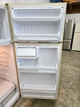 Load image into Gallery viewer, (T08555) Hotpoint Refrigerator - 8555
