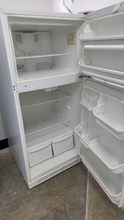 Load image into Gallery viewer, (T08492) Frigidaire Refrigerator - 8492
