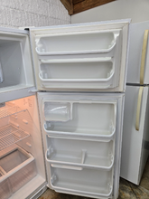 Load image into Gallery viewer, (T08889) Frigidaire Refrigerator - 8889
