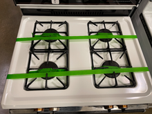 Load image into Gallery viewer, Magic Chef Gas Stove - 5572
