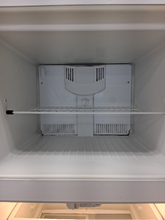 Load image into Gallery viewer, (T08568) Frigidaire Refrigerator - 8568
