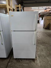 Load image into Gallery viewer, (T09212) Frigidaire Refrigerator - 9212

