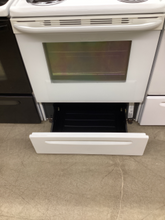 Load image into Gallery viewer, Frigidaire Coil Electric Stove - 5256
