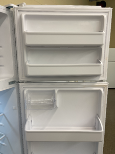 Frigidaire Refrigerator - 4052