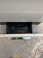 Load image into Gallery viewer, (T08734) Hotpoint Gas Stove - 8734
