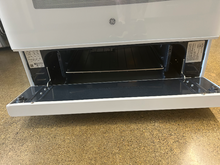 Load image into Gallery viewer, GE 4.8 cu ft White Gas Stove - 7030
