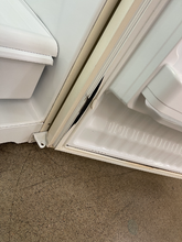 Load image into Gallery viewer, Hotpoint Refrigerator - 5583

