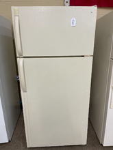 Load image into Gallery viewer, Frigidaire Refrigerator - 5568
