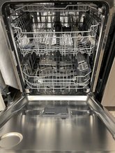 Load image into Gallery viewer, GE Stainless Dishwasher - 5140
