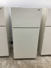 Load image into Gallery viewer, (T08657) Hotpoint Refrigerator - 8657
