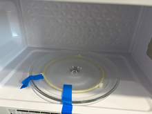 Load image into Gallery viewer, (T08826) Frigidaire Microwave - 8826
