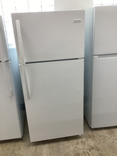 Load image into Gallery viewer, (T09089) Frigidaire Refrigerator - 9089
