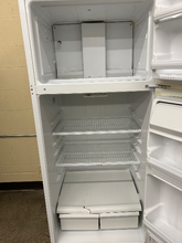 Load image into Gallery viewer, Hotpoint Refrigerator - 7587
