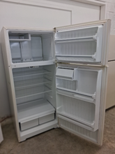 Load image into Gallery viewer, (T08535) GE Refrigerator - 8535
