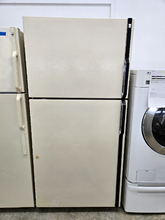 Load image into Gallery viewer, GE Refrigerator - 8044
