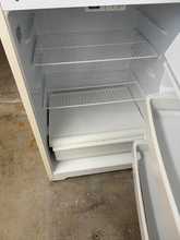 Load image into Gallery viewer, (T08738) Hotpoint Refrigerator - 8738
