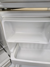 Load image into Gallery viewer, Hotpoint Refrigerator - 8147
