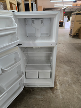 Load image into Gallery viewer, (T09212) Frigidaire Refrigerator - 9212
