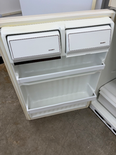 Load image into Gallery viewer, (T08150) Hotpoint Refrigerator - 8150
