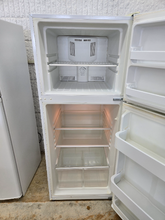 Load image into Gallery viewer, (T09042) Frigidaire Refrigerator - 9042
