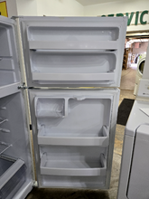 Load image into Gallery viewer, (T08745) Hotpoint Refrigerator - 8745
