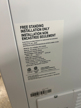 Load image into Gallery viewer, Frigidaire 14.8 cu ft Chest Freezer - 7201
