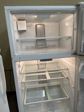 Load image into Gallery viewer, Whirlpool Refrigerator - T05619
