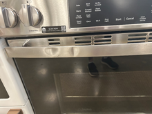 Load image into Gallery viewer, GE Gas Stove - 6843
