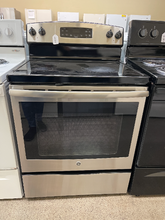 Load image into Gallery viewer, GE Stainless Electric Stove - 5515
