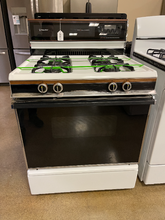 Load image into Gallery viewer, Magic Chef Gas Stove - 5572

