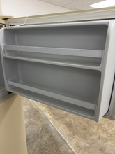 Load image into Gallery viewer, (T08747) Whirlpool Refrigerator - 8747
