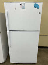 Load image into Gallery viewer, GE 21.2-cu ft Top-Freezer Refrigerator - White - 5982

