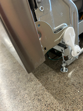 Load image into Gallery viewer, GE Stainless Dishwasher - T07307

