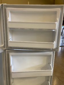Frigidaire Refrigerator - 4050