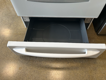 Load image into Gallery viewer, GE Gas Stove -7804
