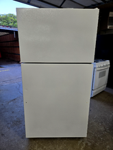 Load image into Gallery viewer, (T08654) Kenmore Refrigerator - 8654
